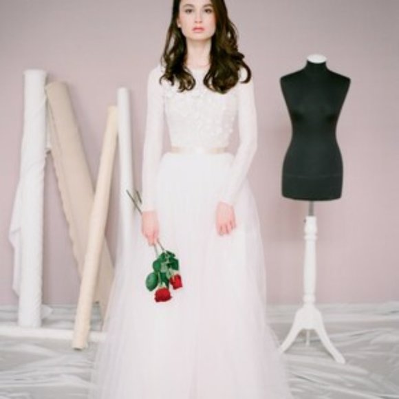 Long Sleeve Wedding Dress - Picture 1 of 7